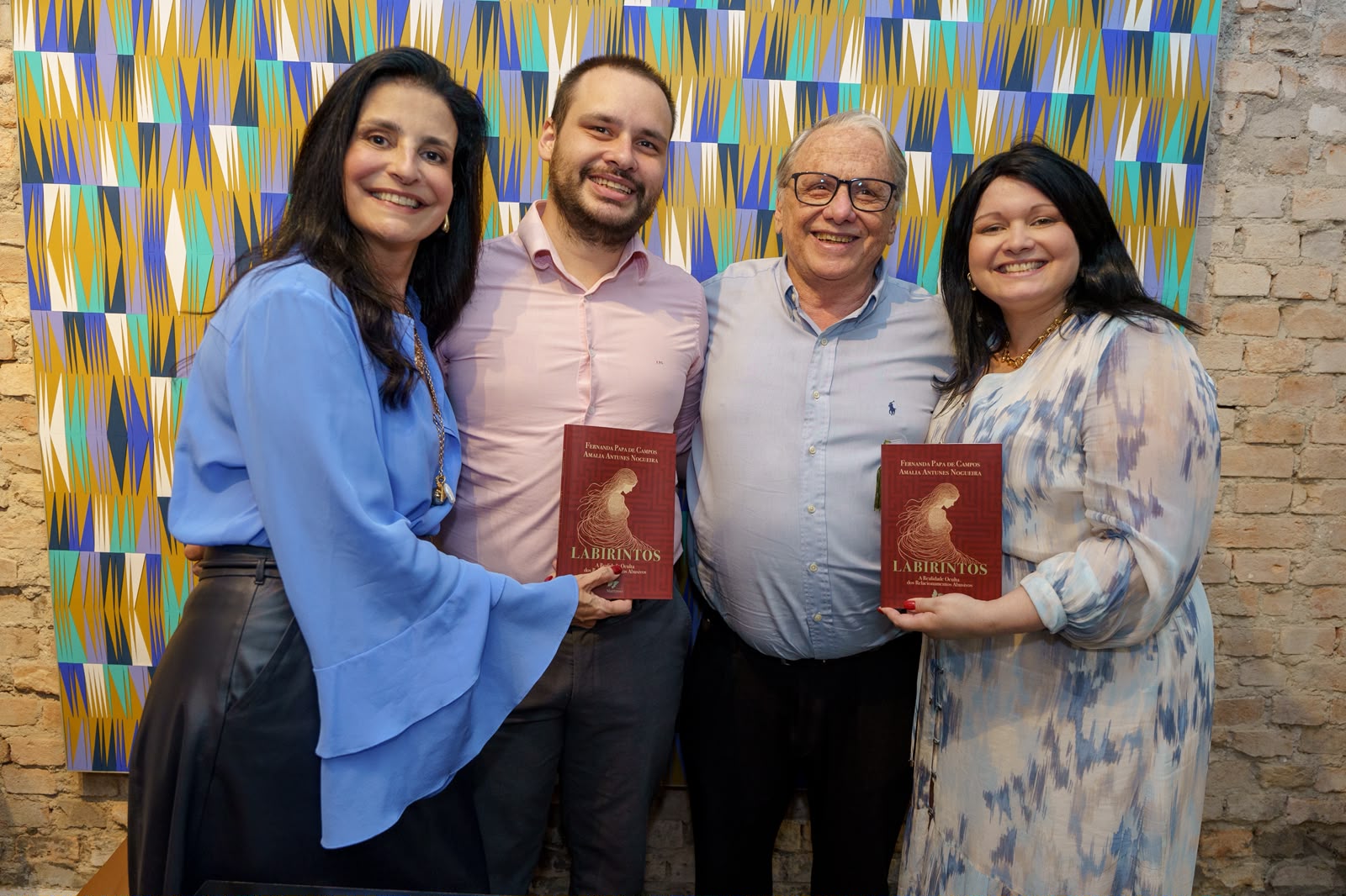 Fernanda, Amalia e convidados no lançamento de Labirintos